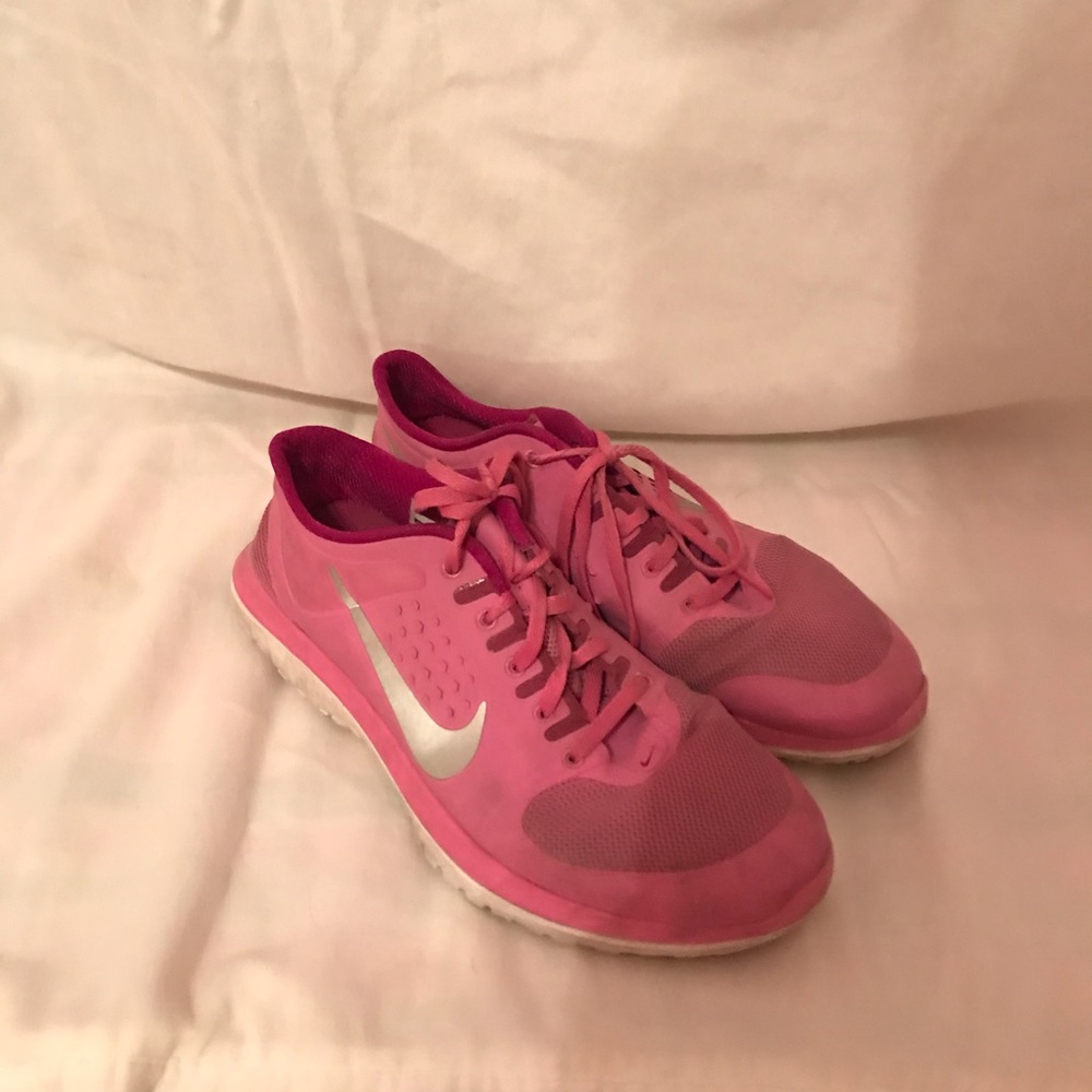 Nike tennis shoes